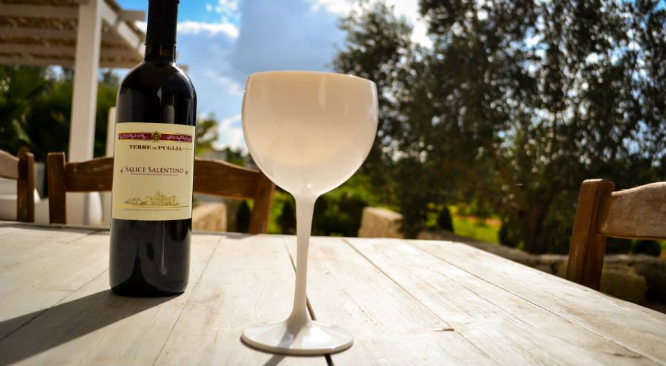 Calice vino in policarbonato bianco personalizzabile con loghi.