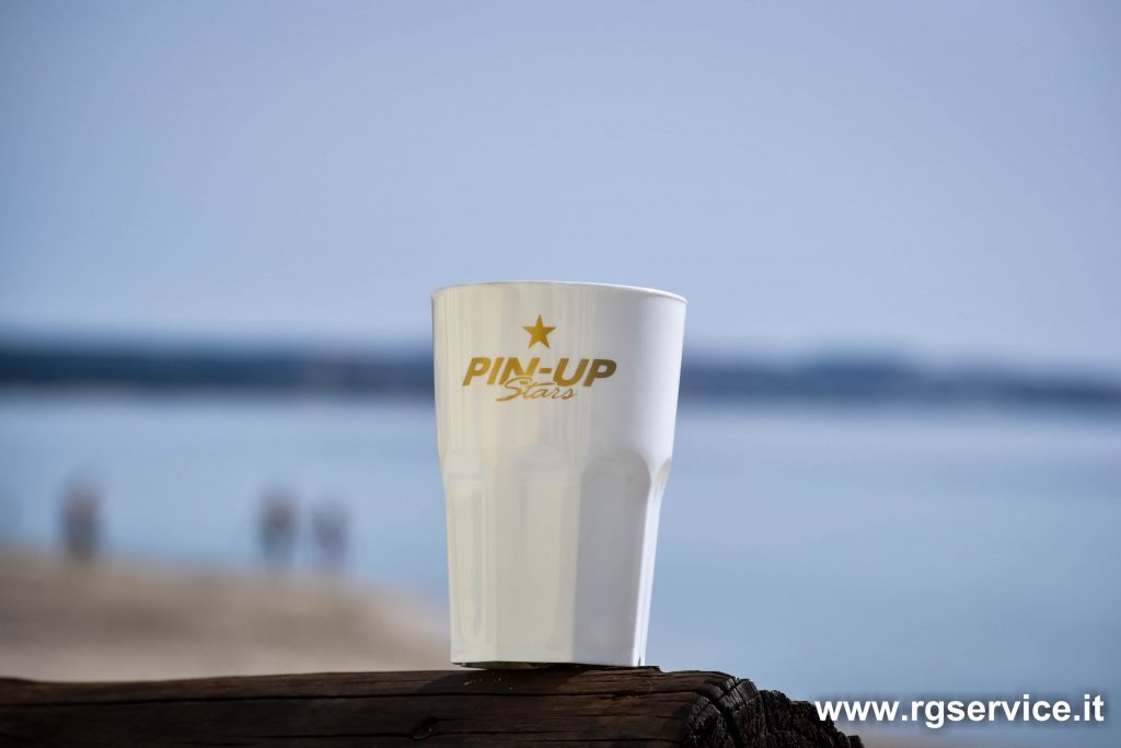 Bicchiere infrangibile in policarbonato personalizzato con logo. 